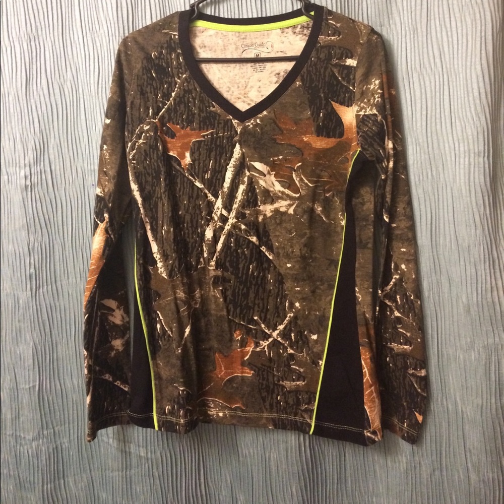 Women's camo V-neck